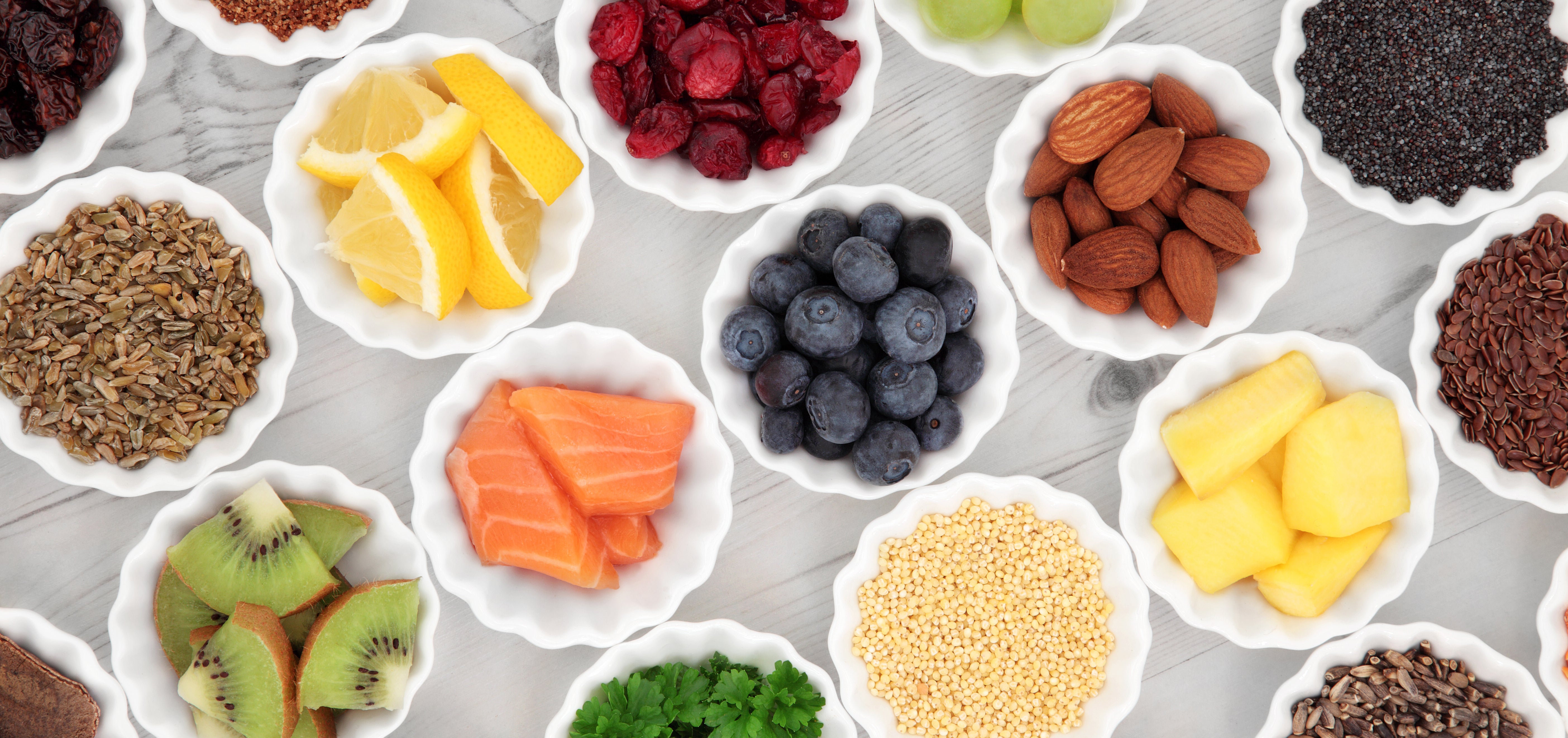 Imagen de frutas, nueces y proteínas del mar
