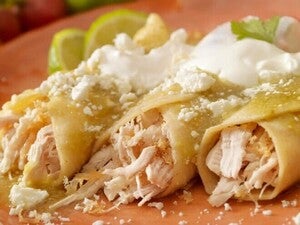 Burrito de Pollo con Salsa de Palta y Verduras