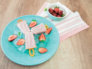 Mini paletas de fresa con Nestum®