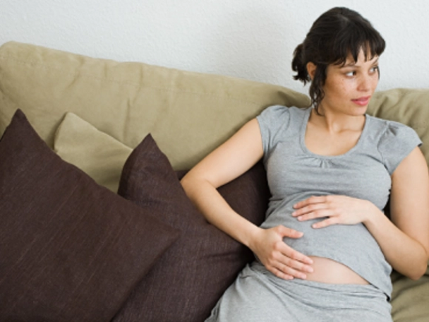 Mujer embarazada en su primer trimestre Mujer embarazada en su primer trimestre