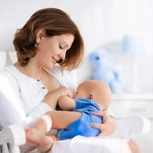 La leche materna contiene lactosa