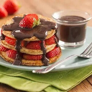 Panqueques con salsa de chocolate Panqueques con salsa de chocolate