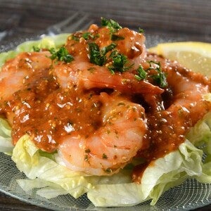 Pescado y Ensalada Criolla