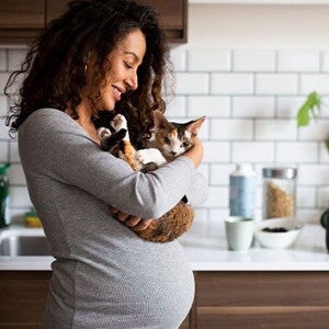 Conoce con Baby and Me qué es la toxoplasmosis en el embarazo, qué debes hacer para cuidarte y qué puede causarla.  
