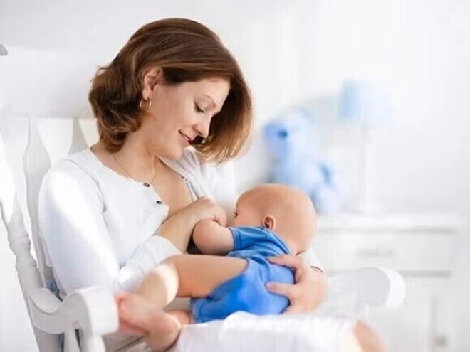 La leche materna contiene lactosa