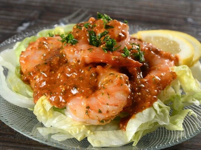 Pescado y Ensalada Criolla