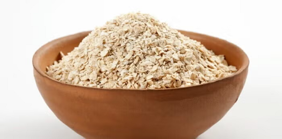 Un tazón de avena, uno de los 10 alimentos energéticos para niños.