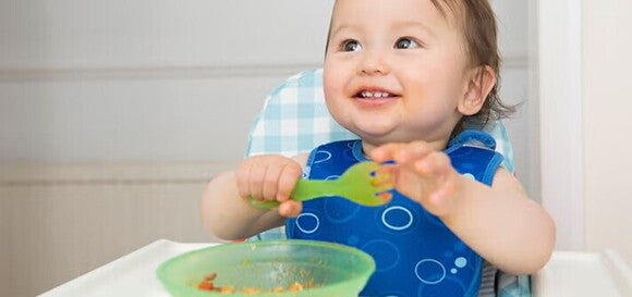 niño comiendo niño comiendo